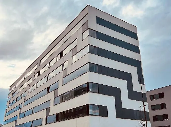 White Pearl Studio With Parking In Holesovice