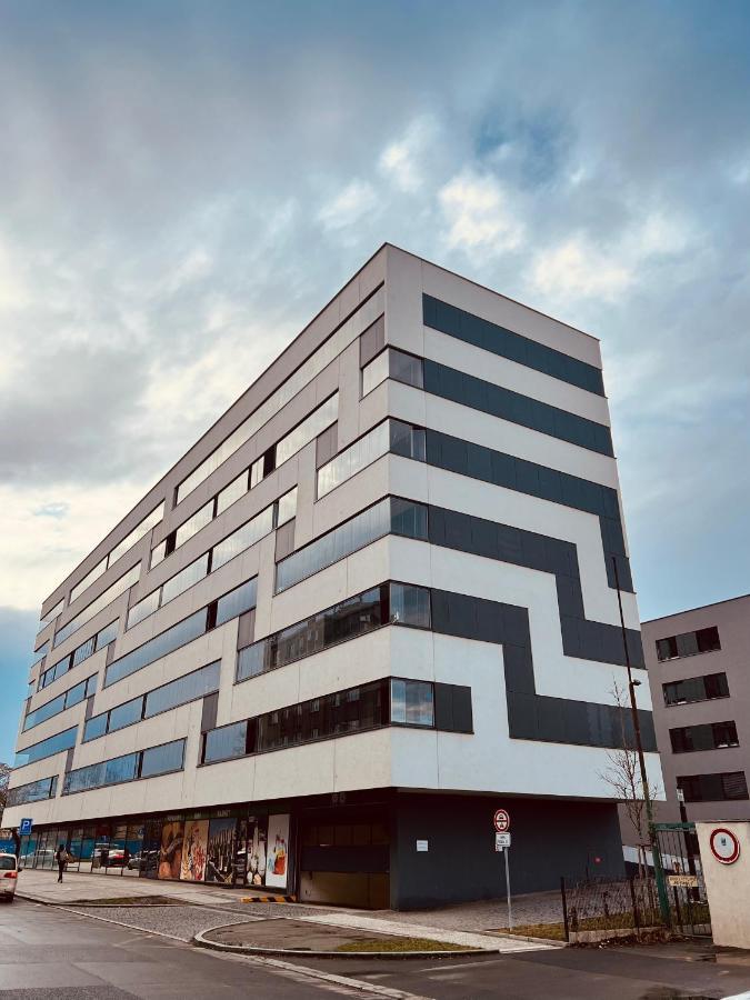 White Pearl With Parking In Holesovice * 布拉格