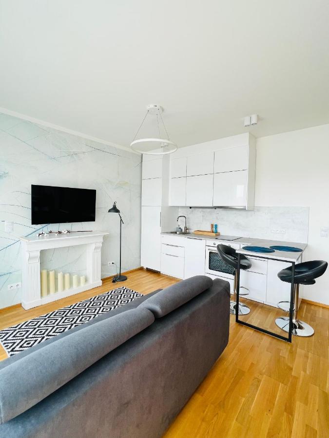White Pearl With Parking In Holesovice * Prague