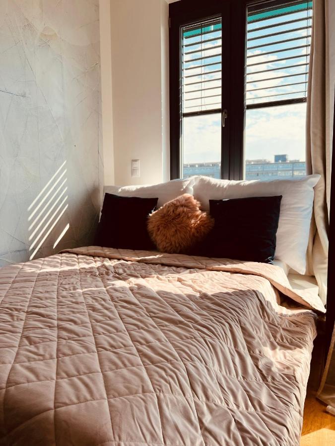 Apartment White Pearl With Parking In Holesovice Prague